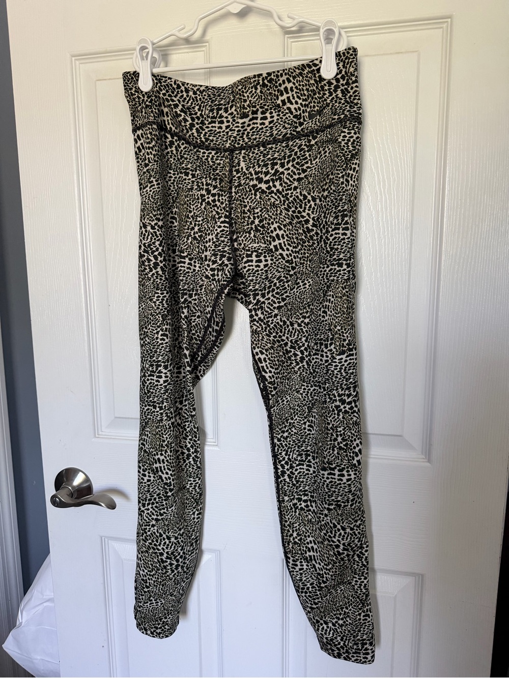 NIKE Leopard Print High-Waist Leggings - Black & Cream Size L